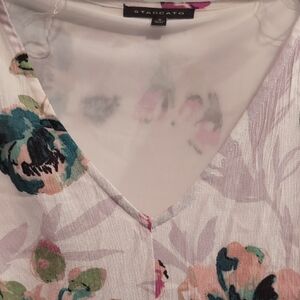 Staccato Floral V-Neck Women's Top - White and Green